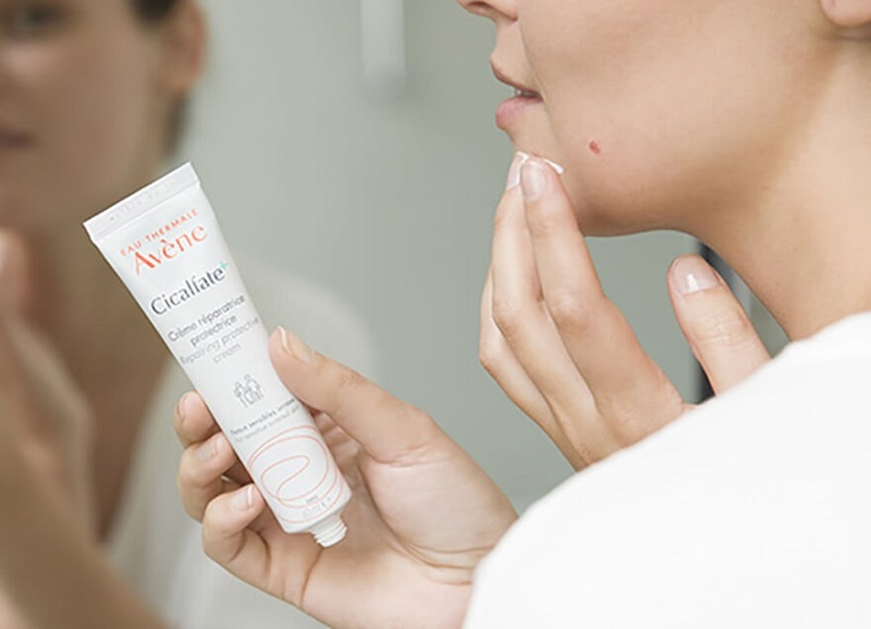 review kem duong am avene 3